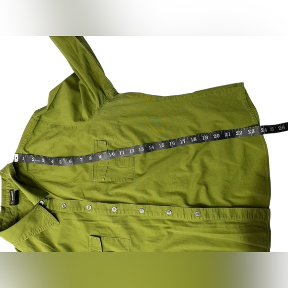 New York & Company Green Button-Up Long Sleeve Shirt Size XL - Picture 3 of 7